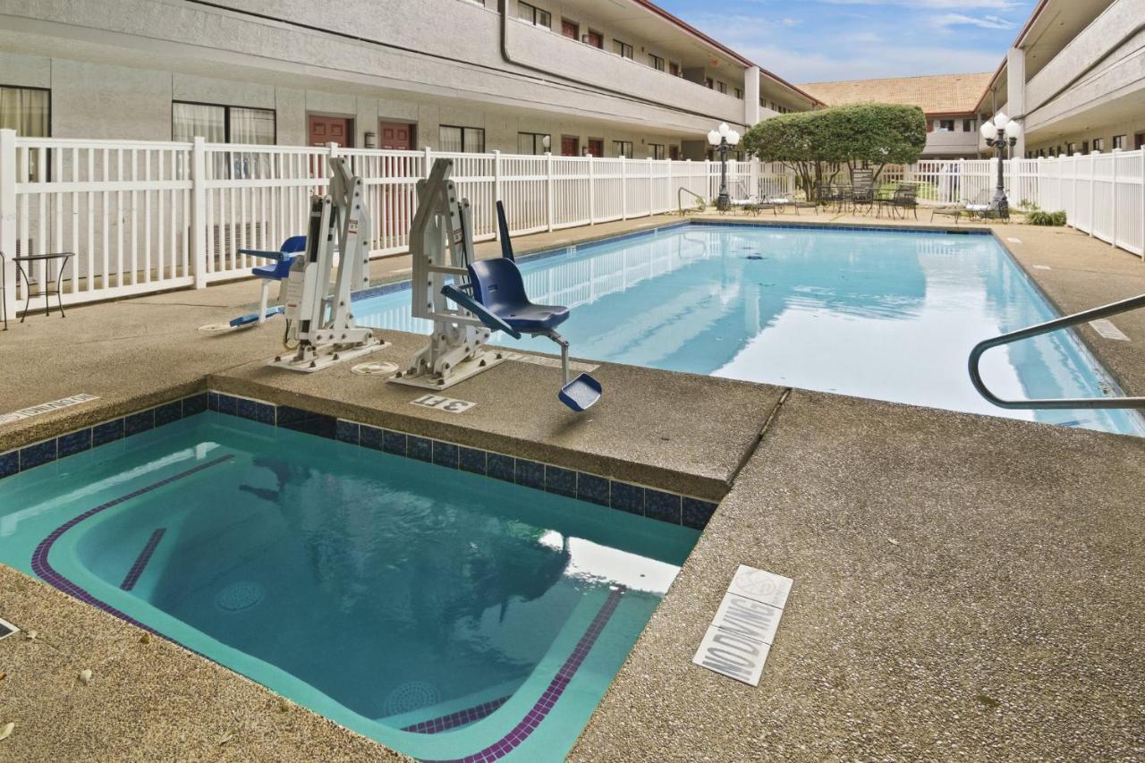 Irving Inn & Suites At Dfw Airport エクステリア 写真