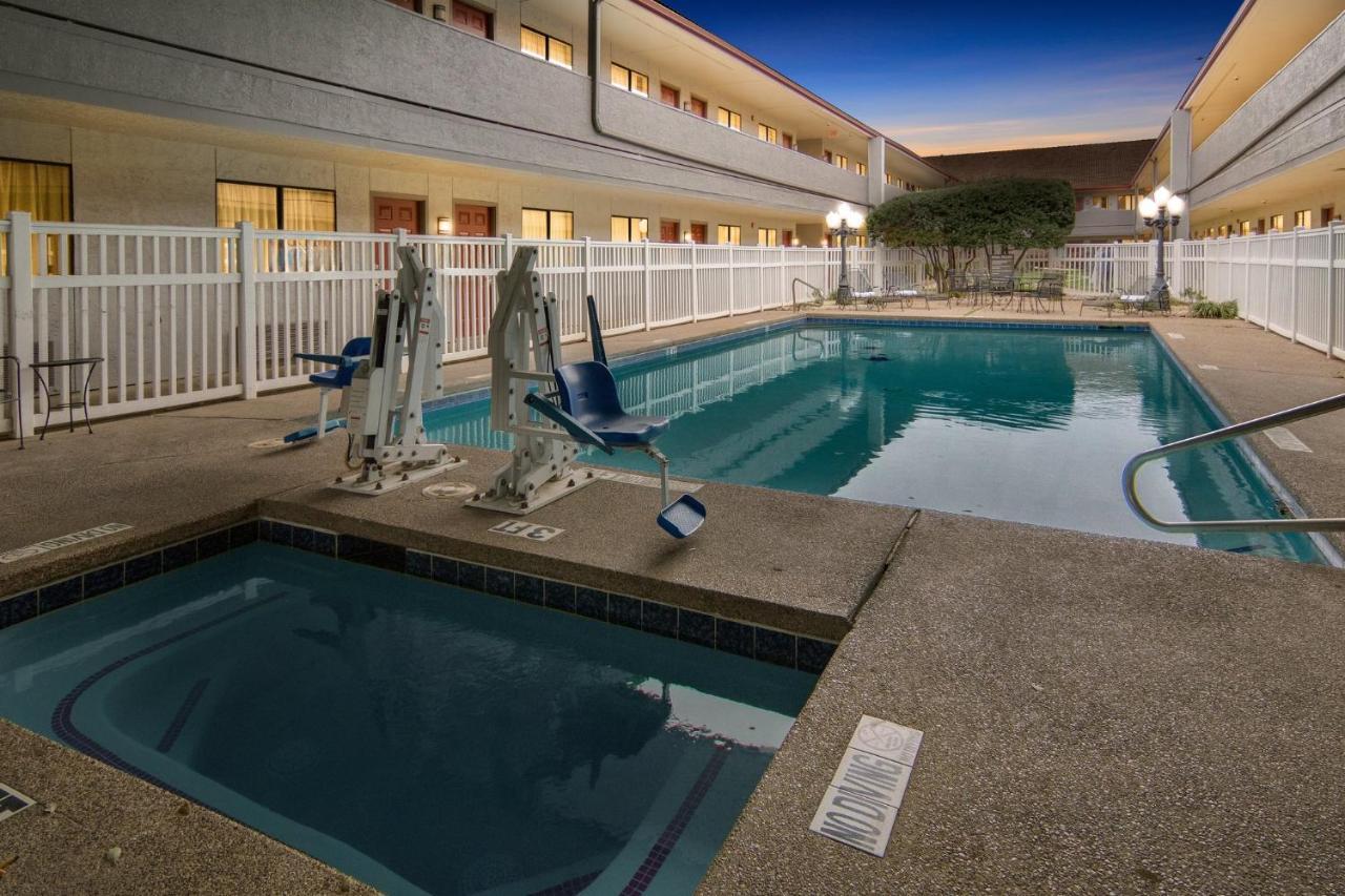 Irving Inn & Suites At Dfw Airport エクステリア 写真