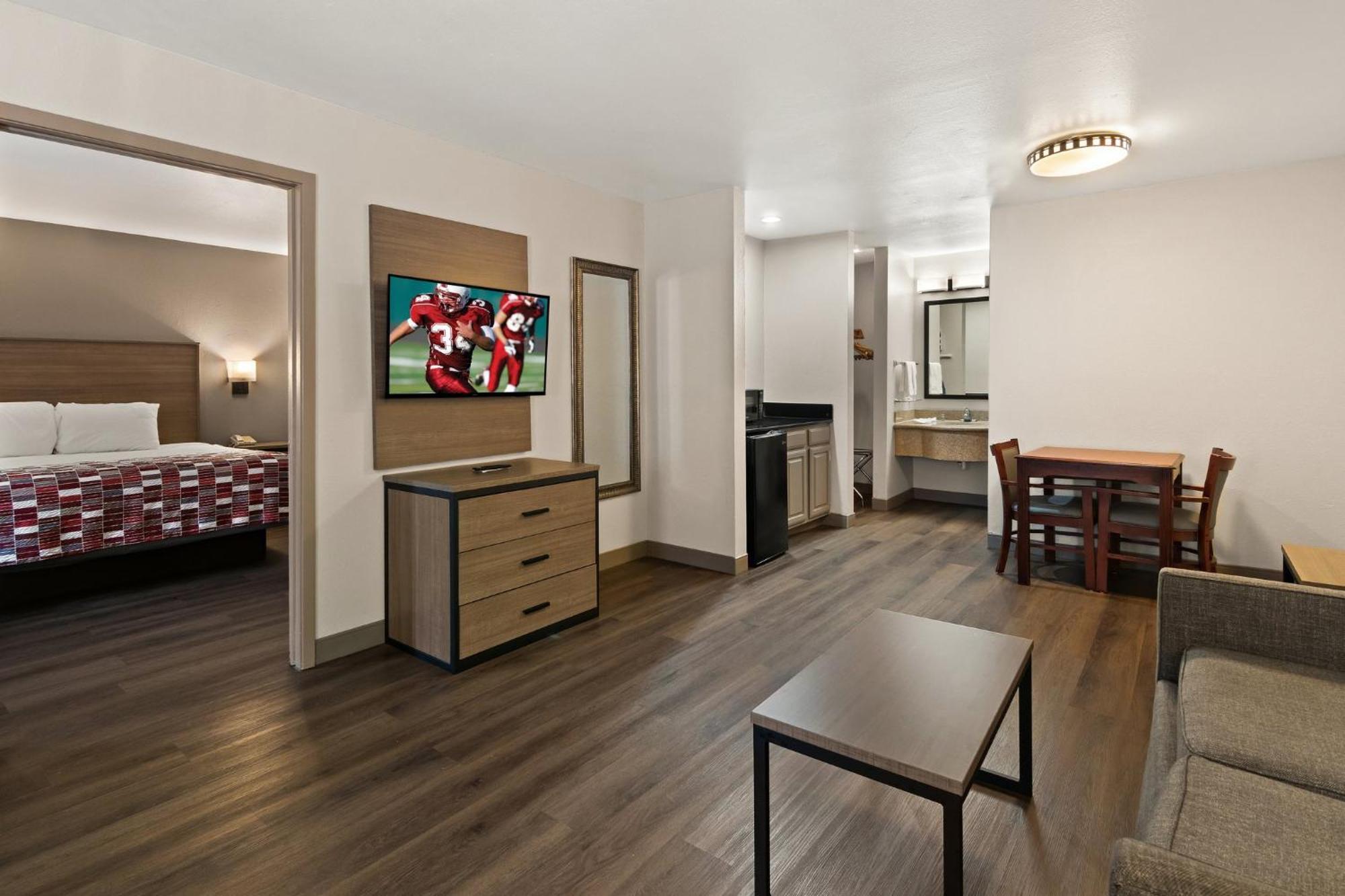 Irving Inn & Suites At Dfw Airport エクステリア 写真