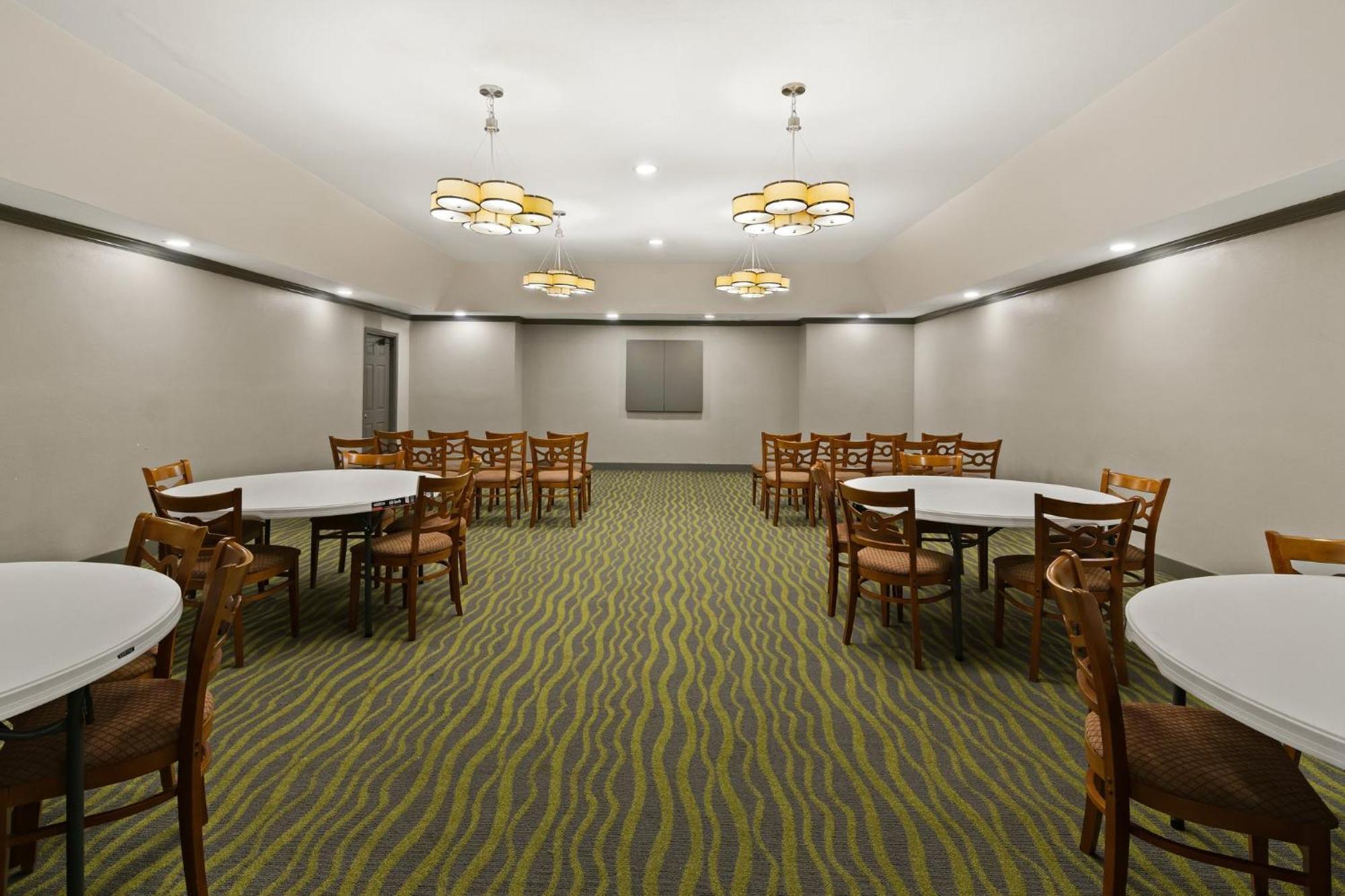 Irving Inn & Suites At Dfw Airport エクステリア 写真