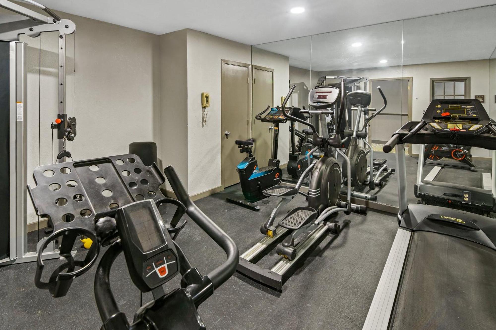 Irving Inn & Suites At Dfw Airport エクステリア 写真