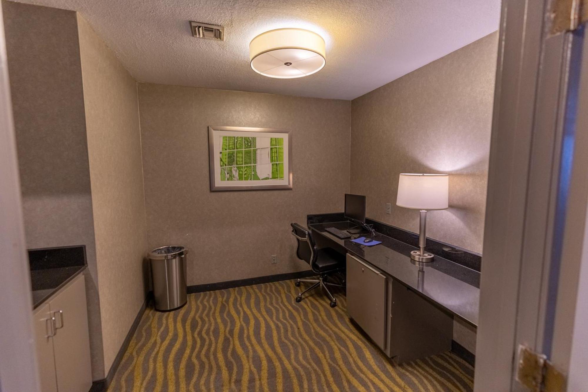 Irving Inn & Suites At Dfw Airport エクステリア 写真