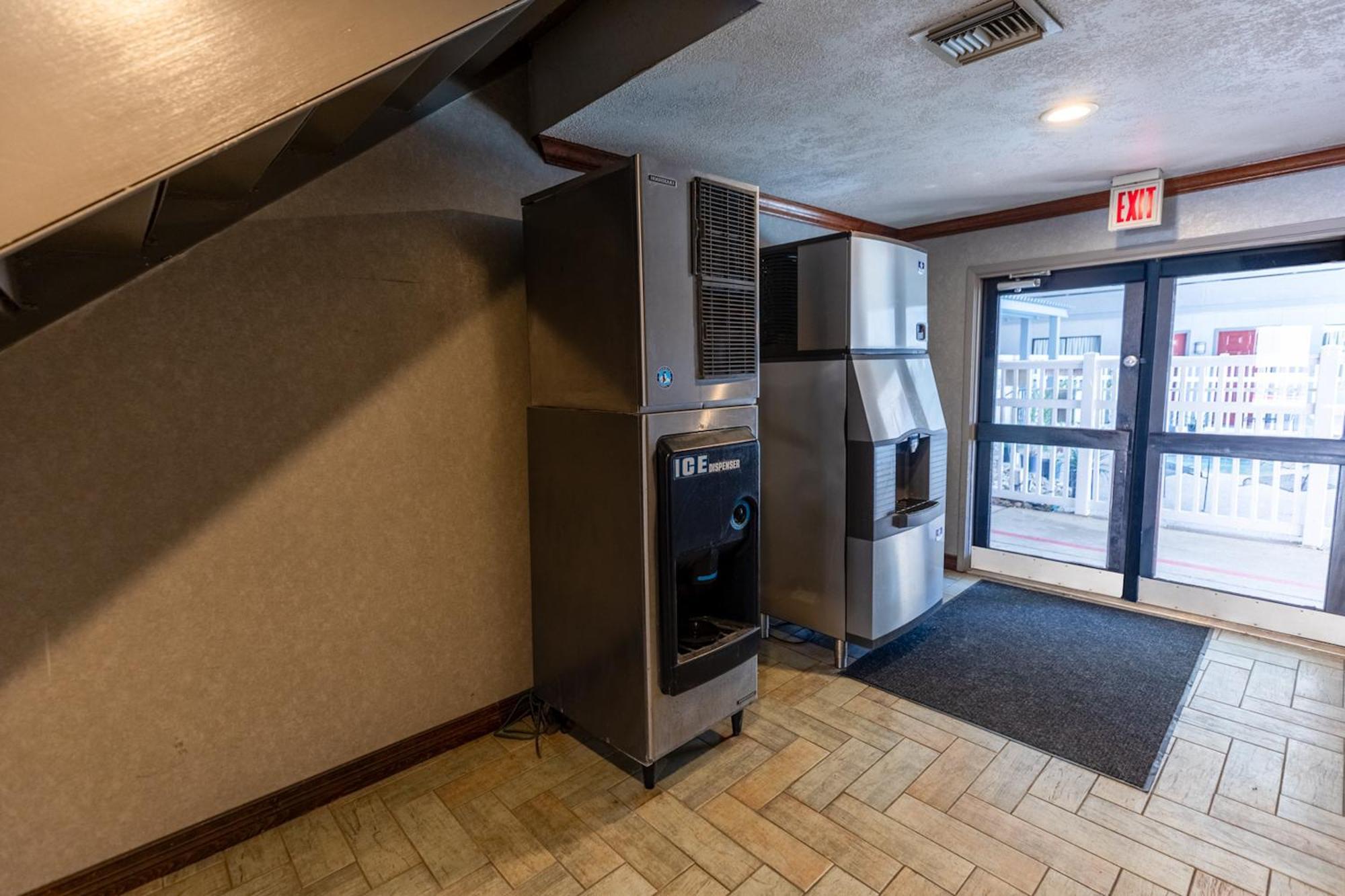 Irving Inn & Suites At Dfw Airport エクステリア 写真