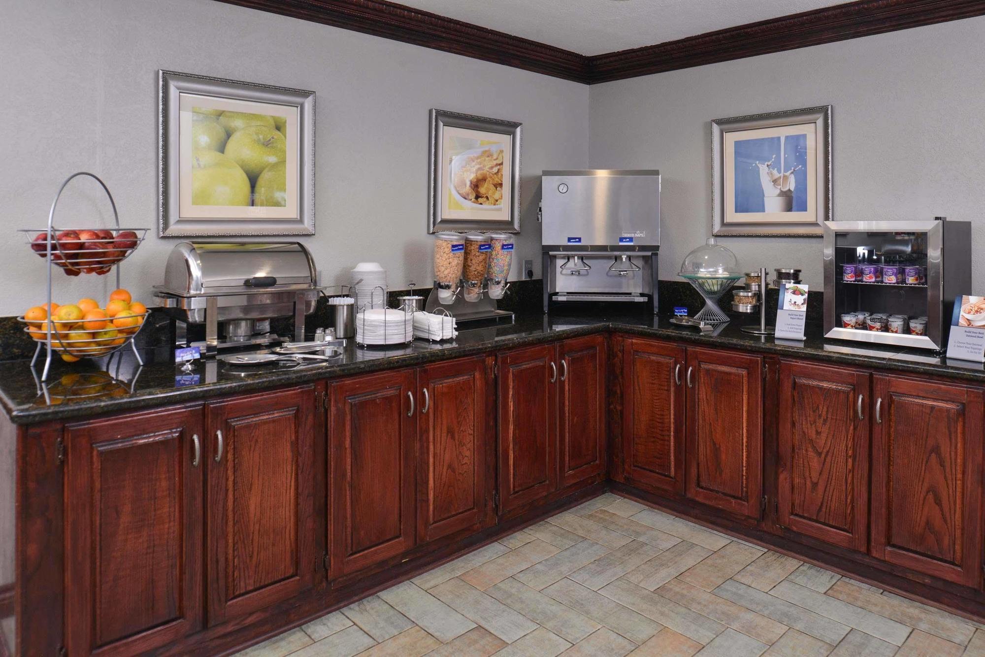 Irving Inn & Suites At Dfw Airport エクステリア 写真
