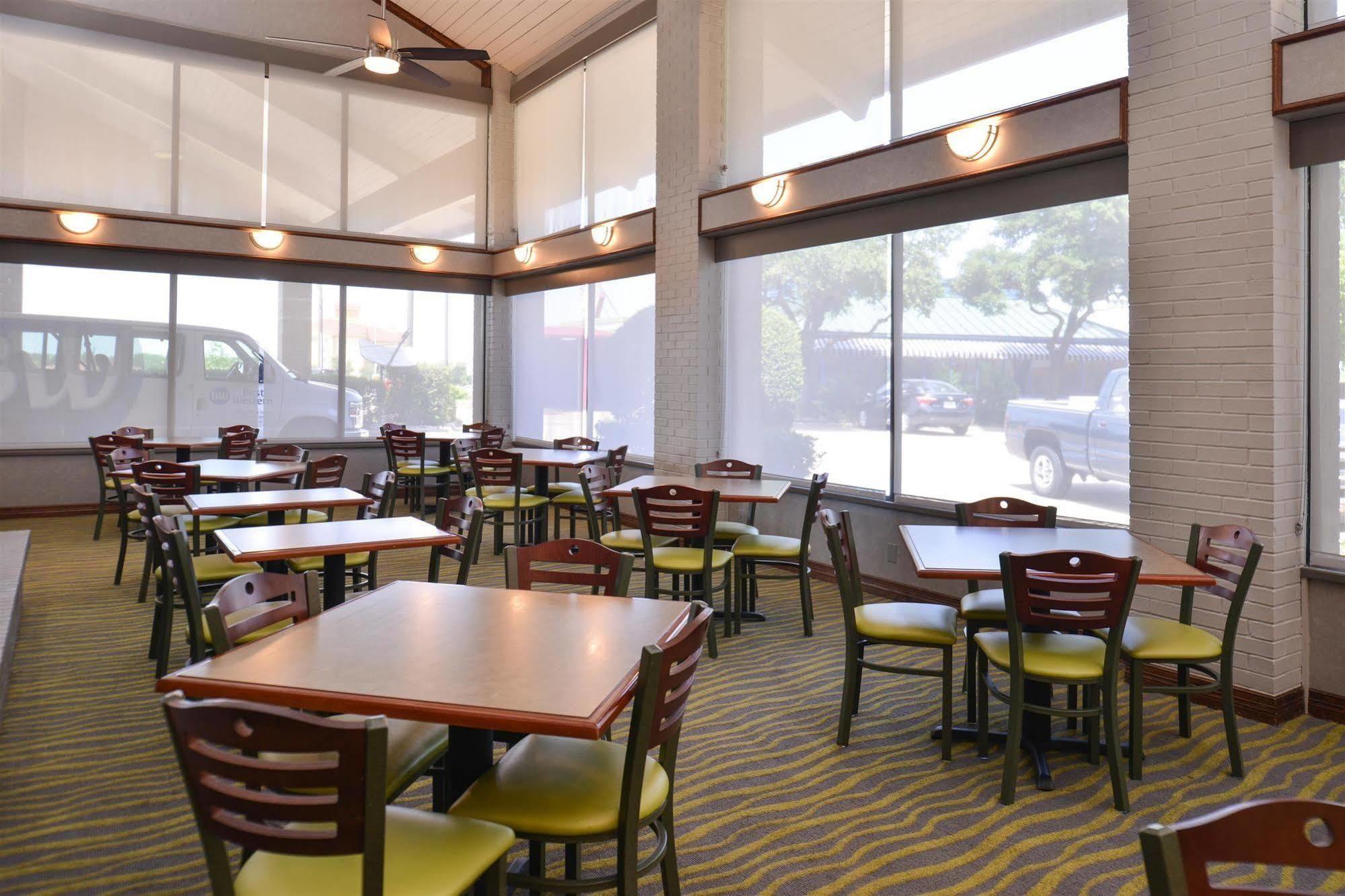 Irving Inn & Suites At Dfw Airport エクステリア 写真