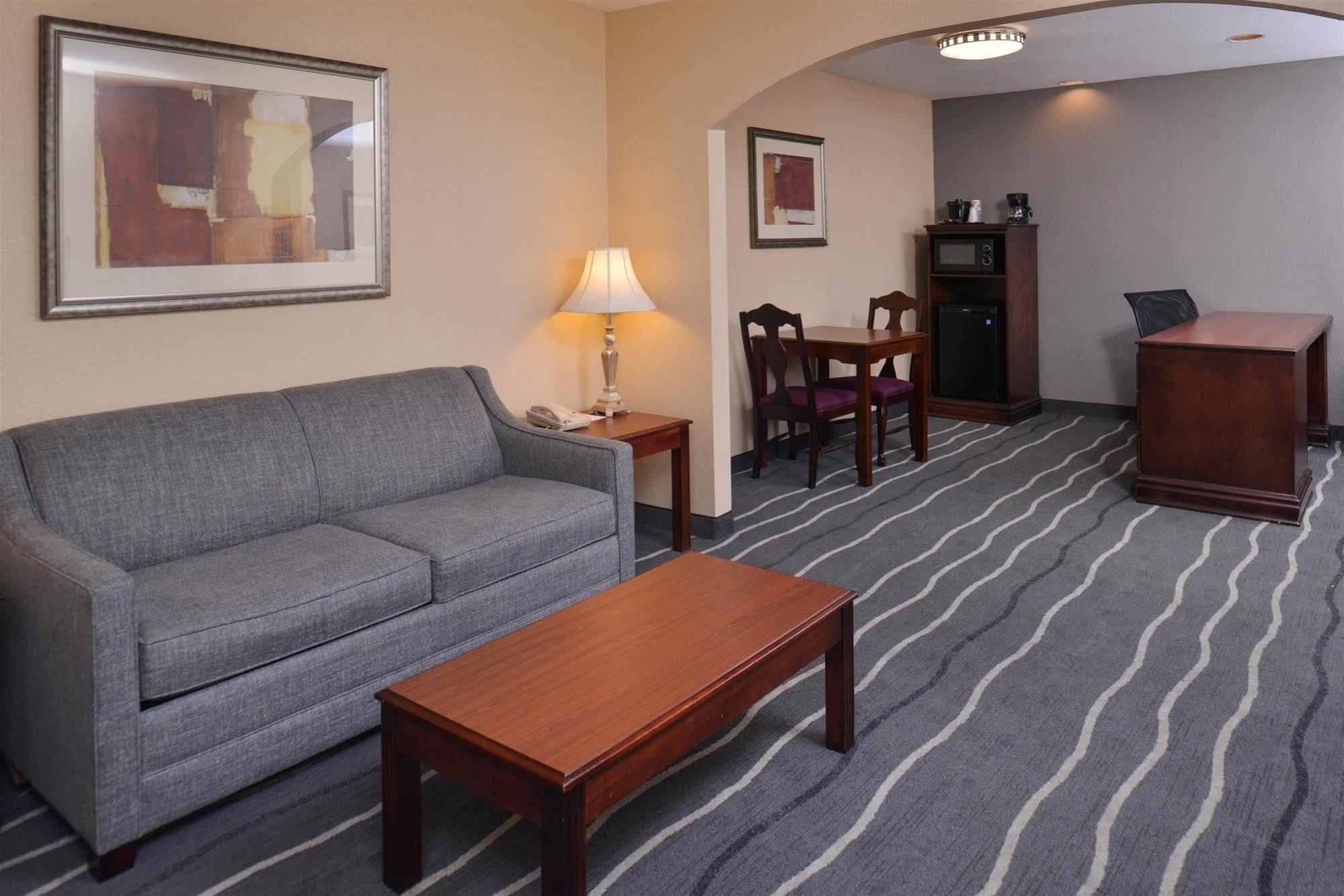 Irving Inn & Suites At Dfw Airport エクステリア 写真