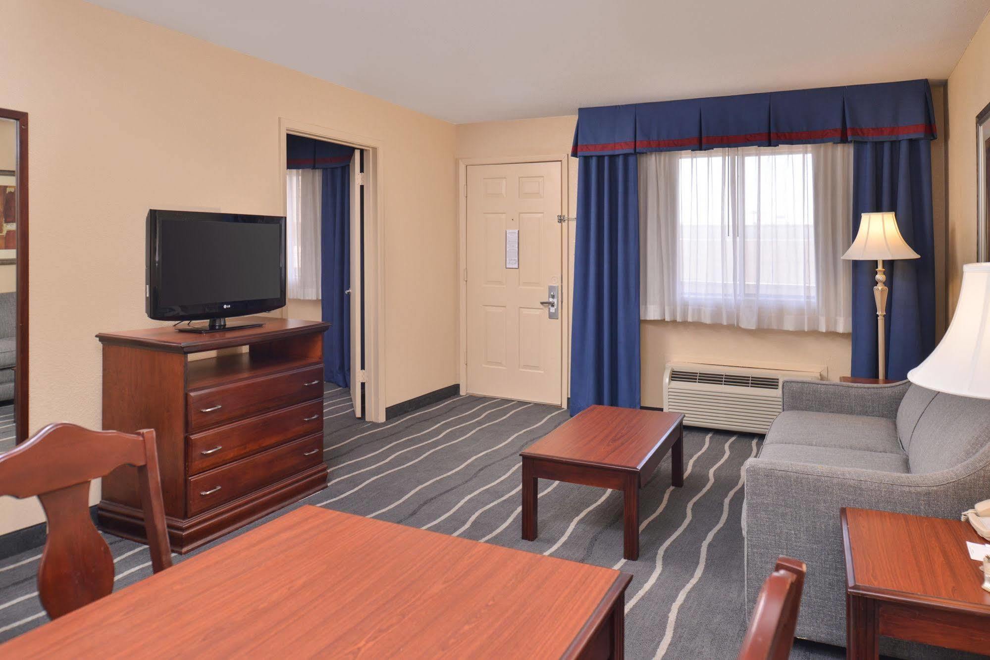 Irving Inn & Suites At Dfw Airport エクステリア 写真