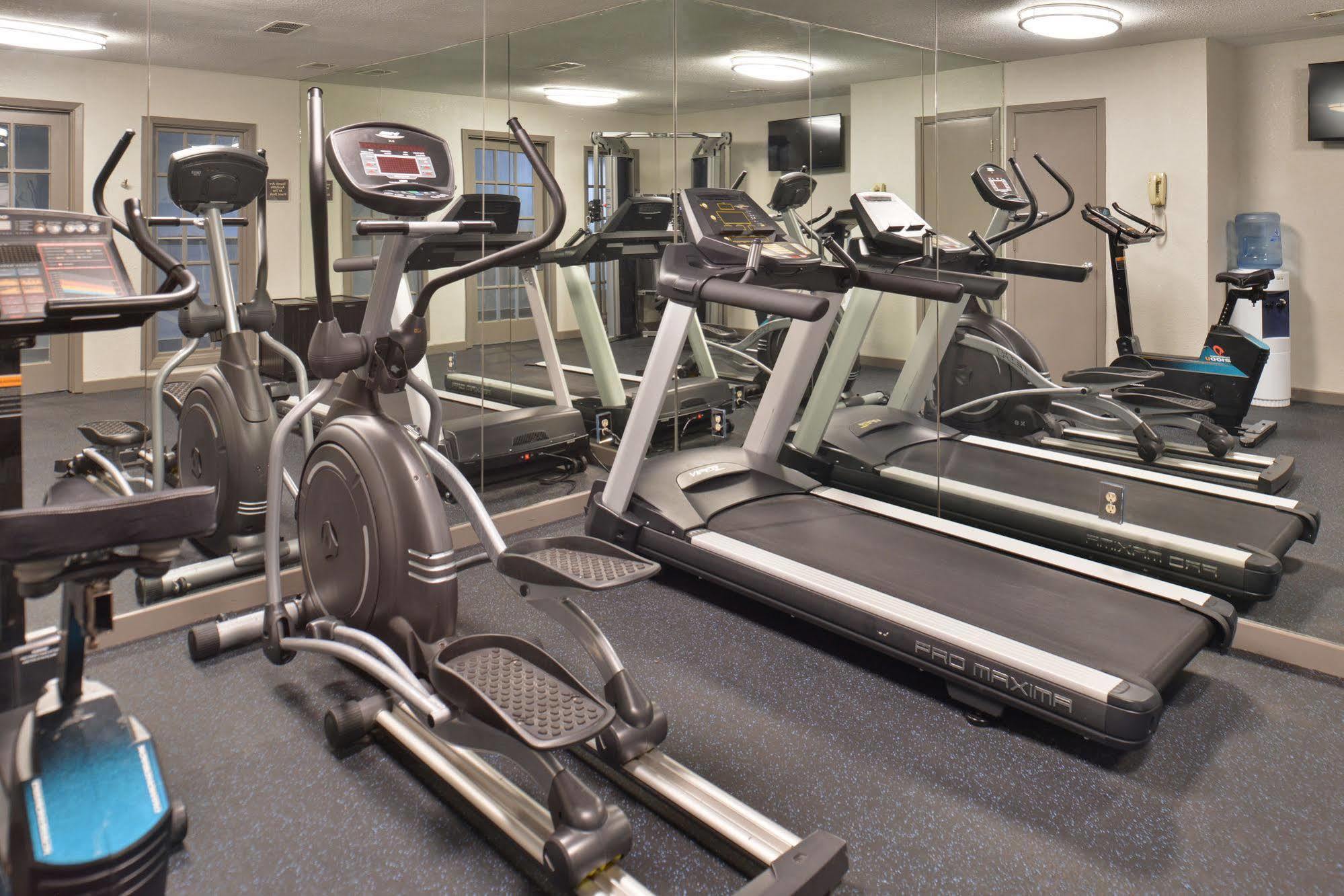 Irving Inn & Suites At Dfw Airport エクステリア 写真