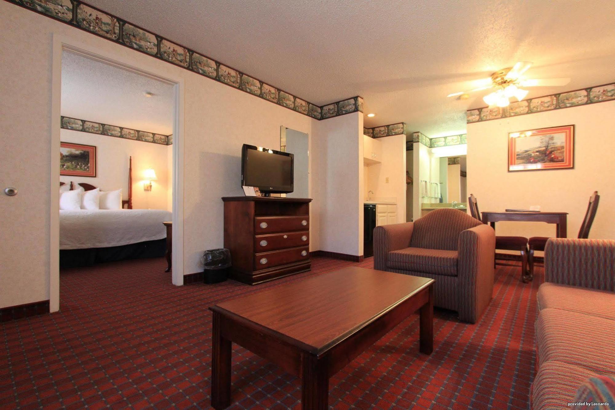 Irving Inn & Suites At Dfw Airport エクステリア 写真
