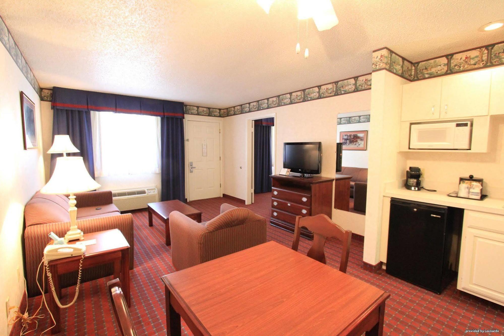 Irving Inn & Suites At Dfw Airport エクステリア 写真